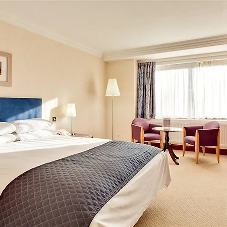 Western Plough And Harrow Hotel