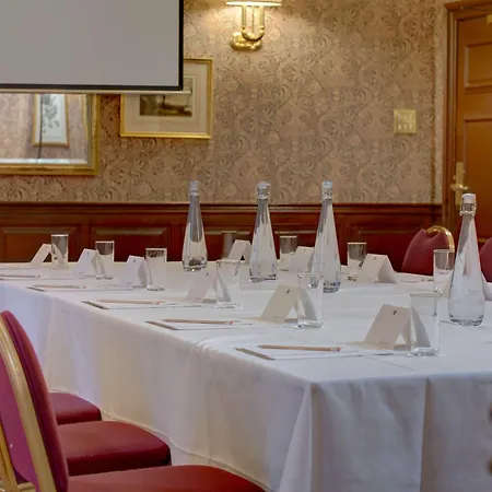 Western Plough And Harrow Hotel 4*