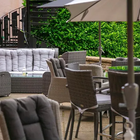 Western Plough And Harrow Hotel 4*
