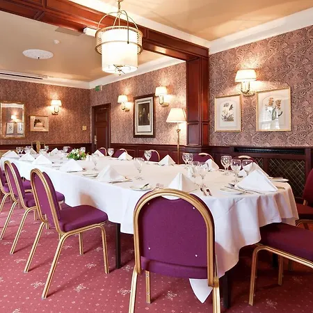 Western Plough And Harrow Hotel